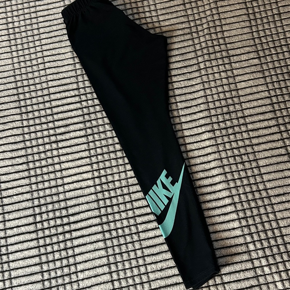 Women’s Nike Black/Aqua Leggings (S)